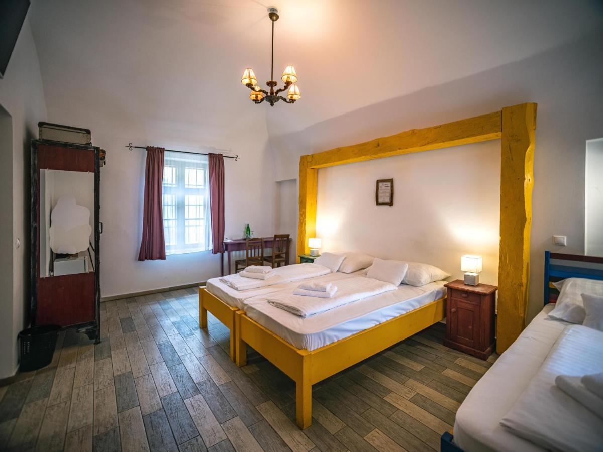Regi Posta Es Etterem Hotel