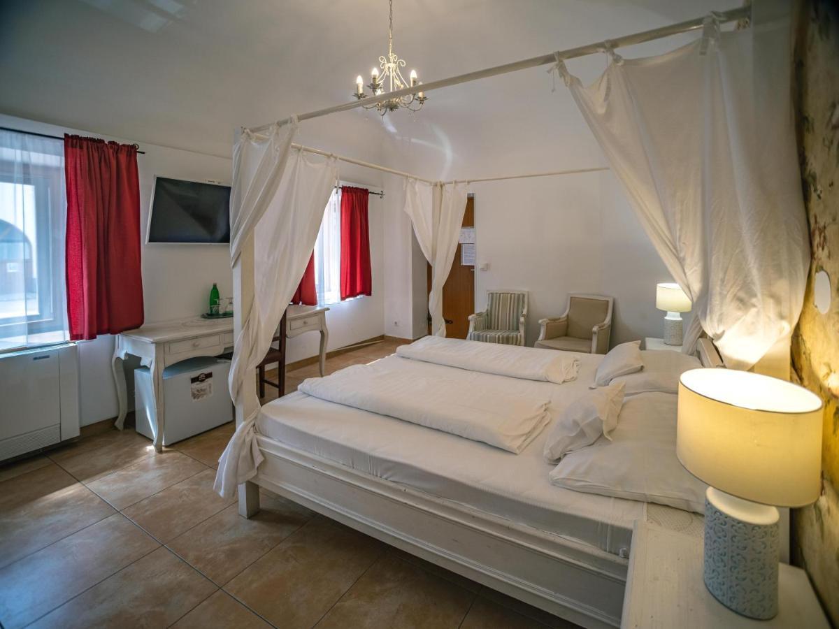 Regi Posta Etterem Es Fogado Hotel