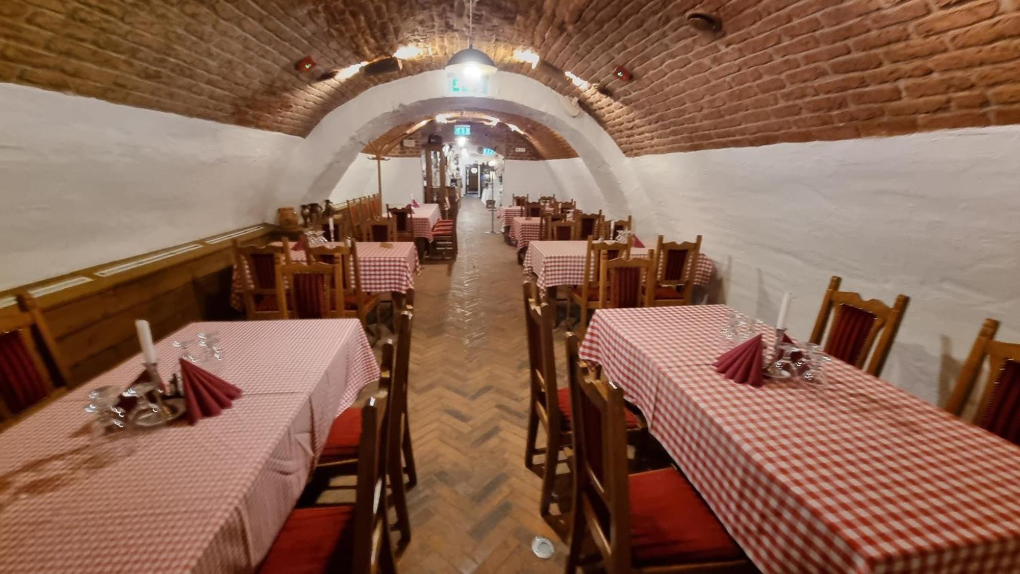Regi Posta Es Etterem Hotel 3*